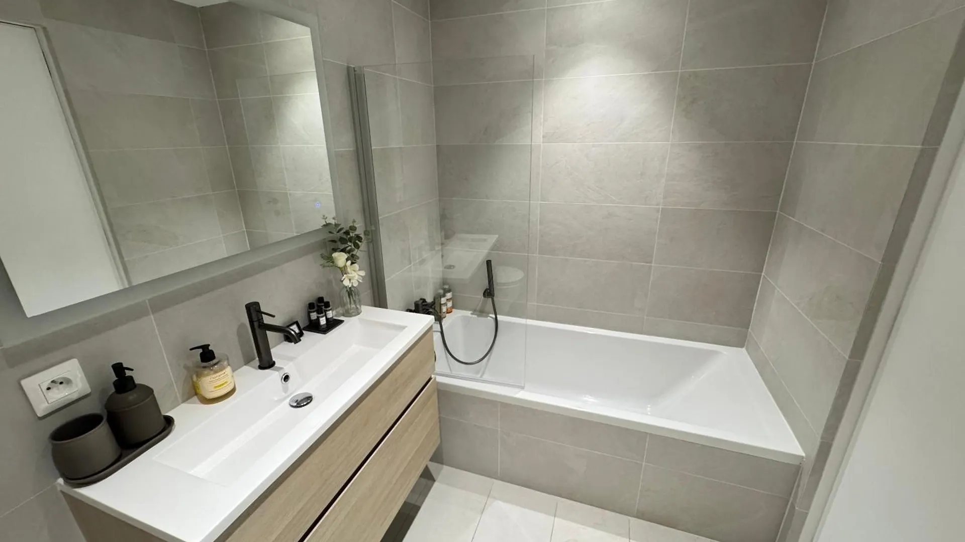 Old Town-Exceptional Apartment-In Absolute Calm Antibes Appartement