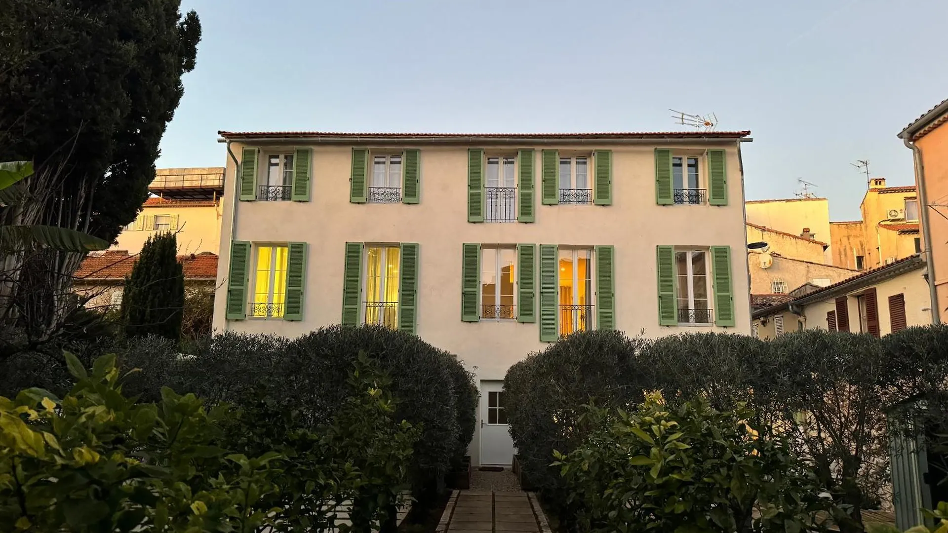 Old Town-Exceptional Apartment-In Absolute Calm Antibes